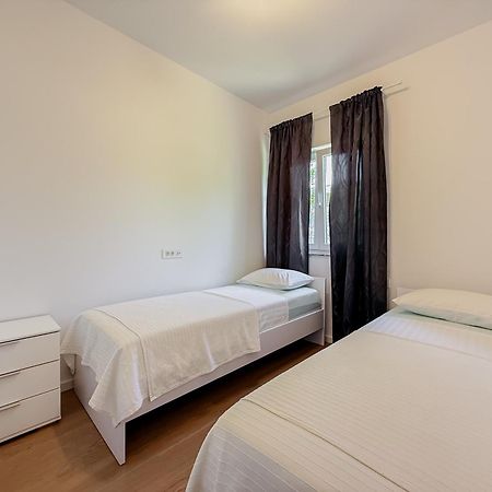 Apartments Piscina-Grey Подстрана Экстерьер фото